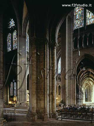 Interno2-Chartres.jpg