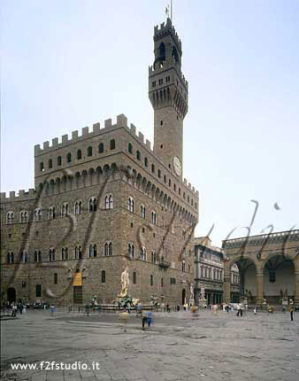 Palazzo-Vecchio_piazza.jpg