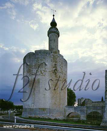 Torre-di-Costanza-Aigues-Mo.jpg