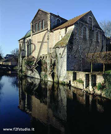 fiume-Chartres_1.jpg