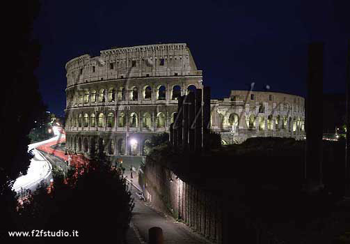 Colosseo-notte.jpg