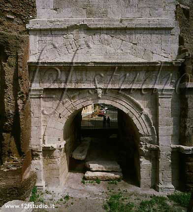 Porta-Tiburtina.jpg